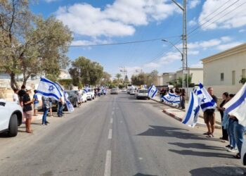 תושבי נווה נוי מלווים את שירה סוסליק בדרכה האחרונה