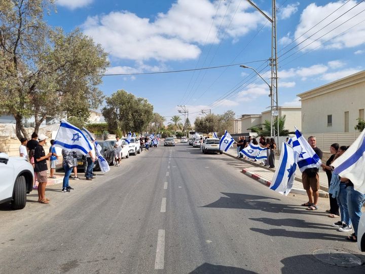 תושבי נווה נוי מלווים את שירה סוסליק בדרכה האחרונה