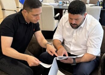 רוביק דנילוביץ עם סגן השר אלמוג - מתוך דף הפייסבוק של רוביק