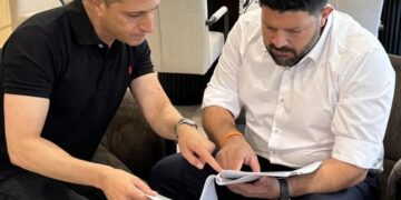 רוביק דנילוביץ עם סגן השר אלמוג - מתוך דף הפייסבוק של רוביק