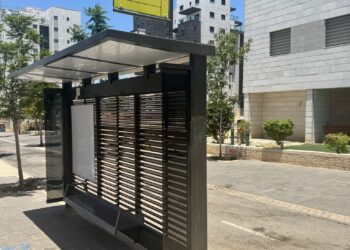 תחנת אוטובוס מוצללת - קרדיט עירית באר שבע