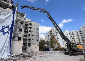 קרדיט - טלאור כראדי