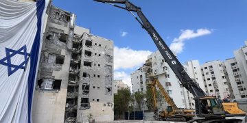 קרדיט - טלאור כראדי