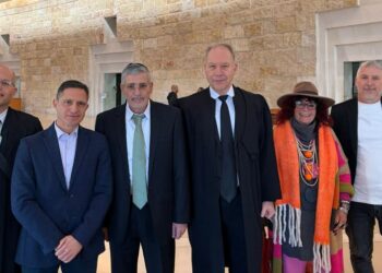 עורך דין אילן בומבך עם ראש עירית באר שבע בבית המשפט העליון