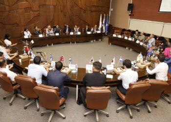 המשלחת מתוך דף הפייסבוק של רוביק דנילוביץ